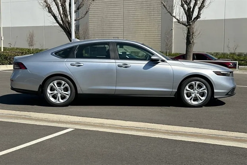 2025 Honda Accord 1.5T LX photo 1