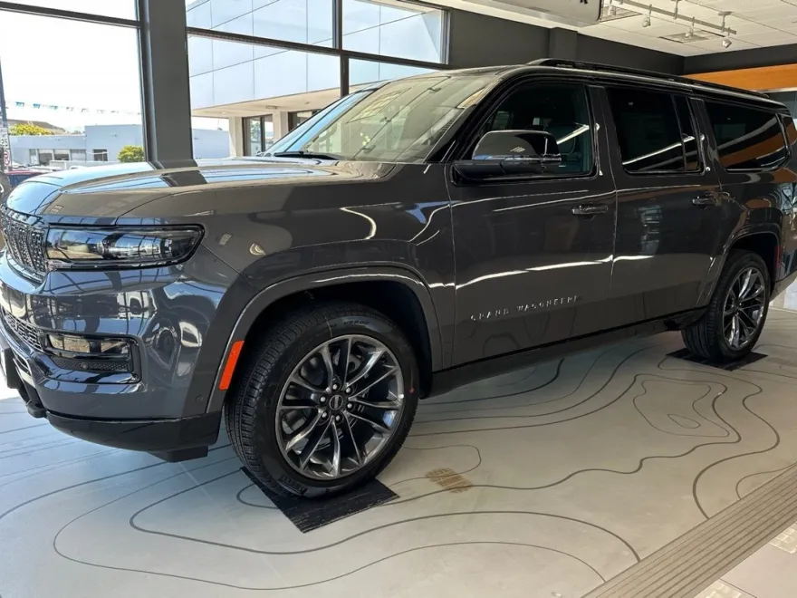 2024 Jeep Grand Wagoneer L photo 7