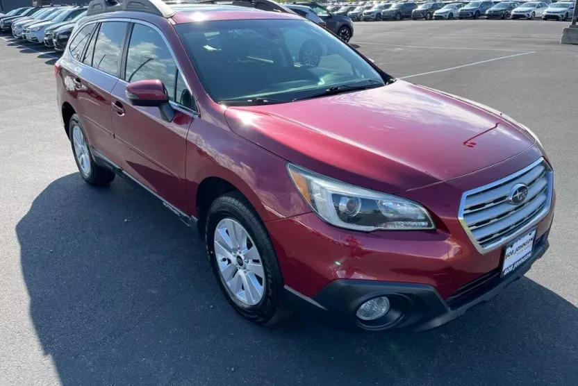 2017 Subaru Outback Premium photo 1