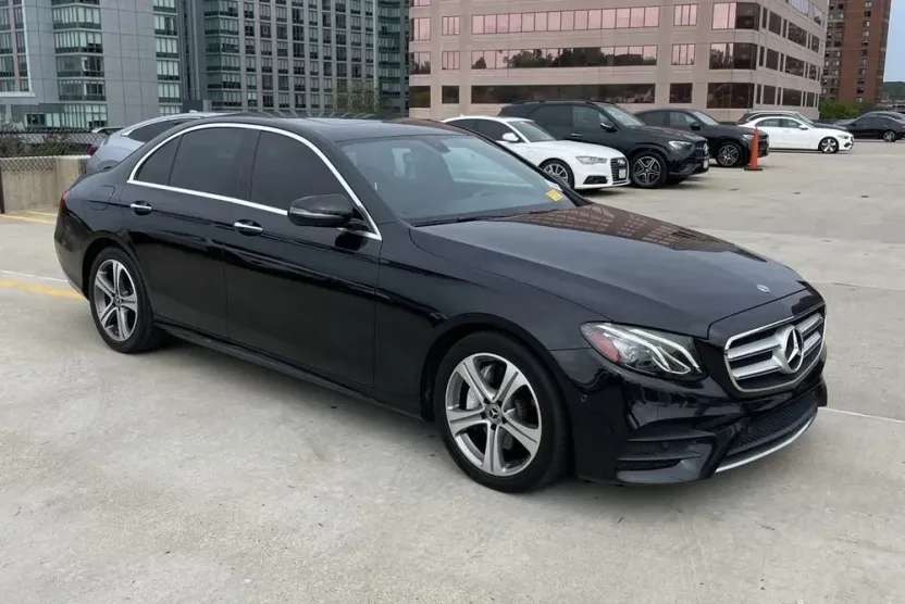 2017 Mercedes Benz E 300 photo 1