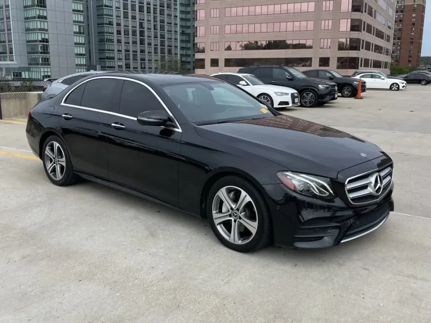 2017 Mercedes Benz E 300 photo 1