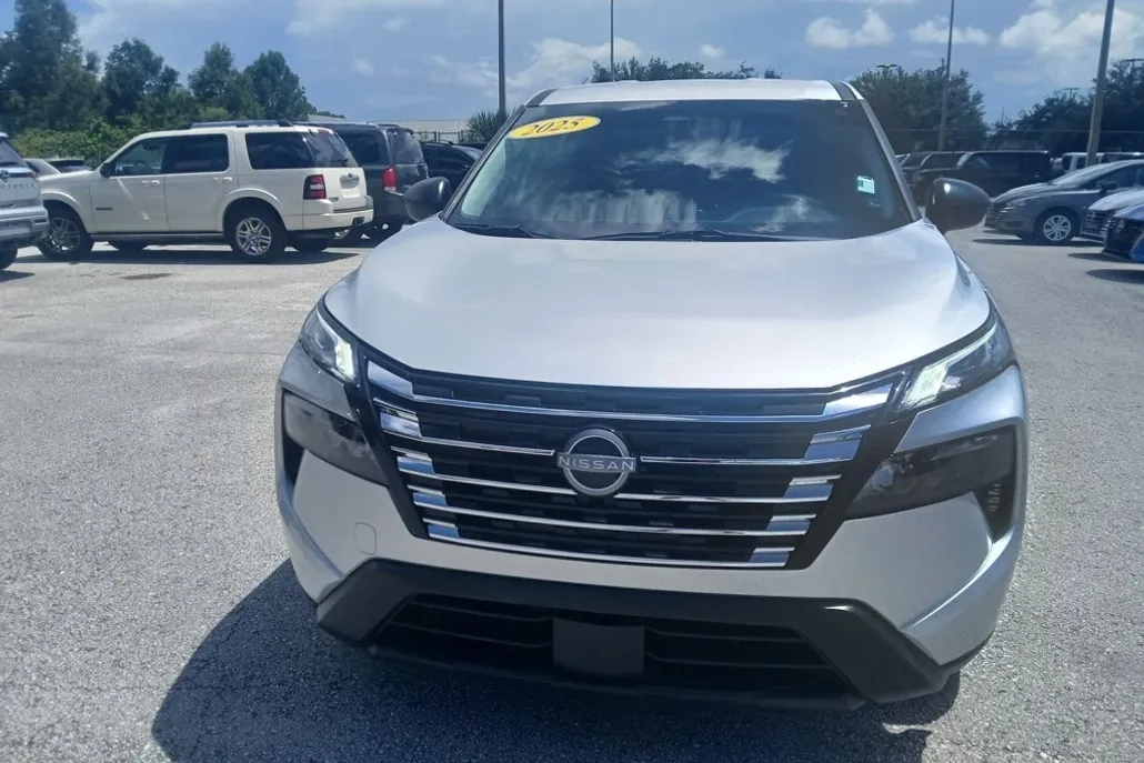 2025 Nissan Rogue S photo 1
