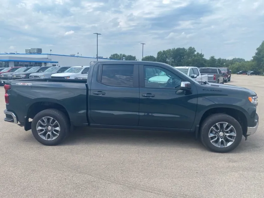 2026 Chevrolet Silverado 1500 LT photo 1