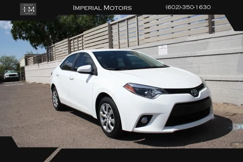 2014 Toyota Corolla LE photo 1