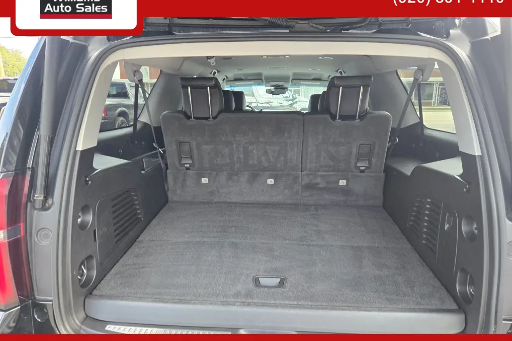 2018 Chevrolet Suburban LT photo 1