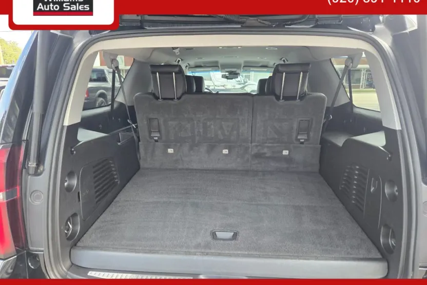 2018 Chevrolet Suburban LT photo 1