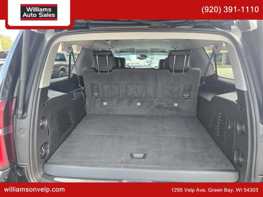 2018 Chevrolet Suburban LT photo 1