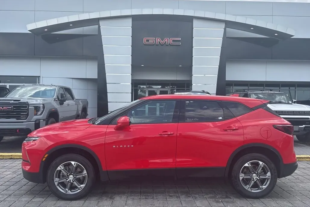 2023 Chevrolet Blazer 2LT photo 1