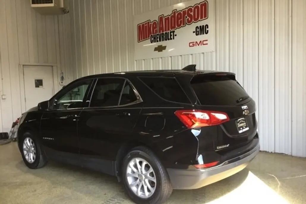 2020 Chevrolet Equinox LT photo 1