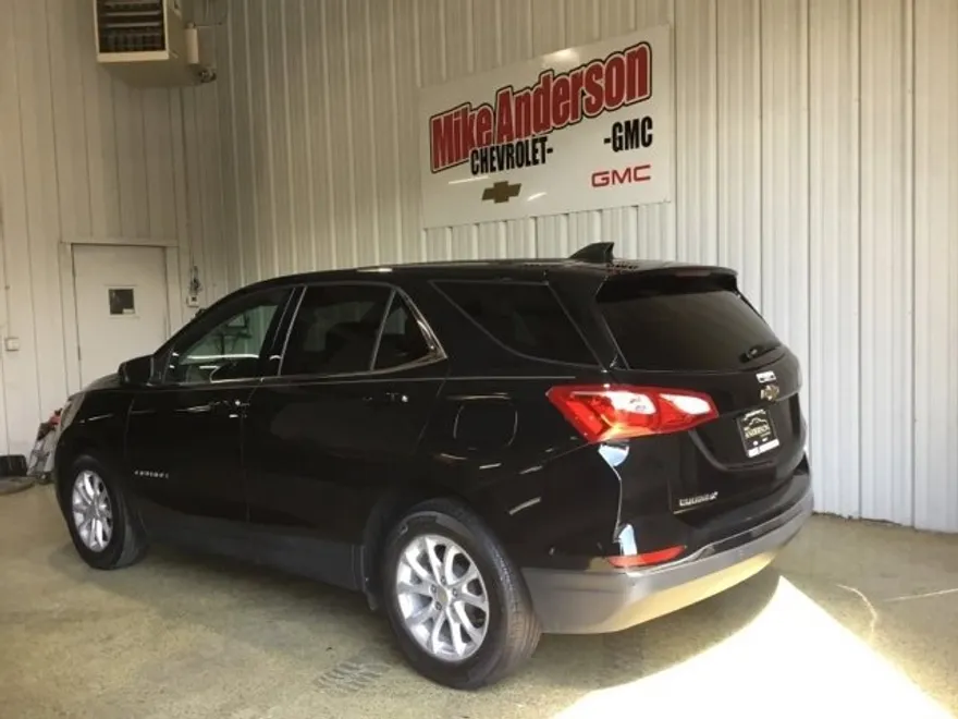 2020 Chevrolet Equinox LT photo 1
