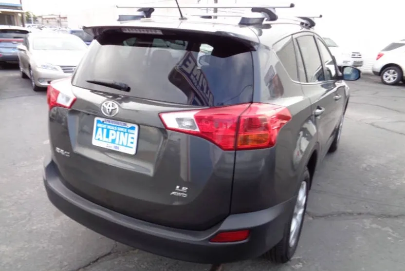 2013 Toyota RAV4 LE photo 1