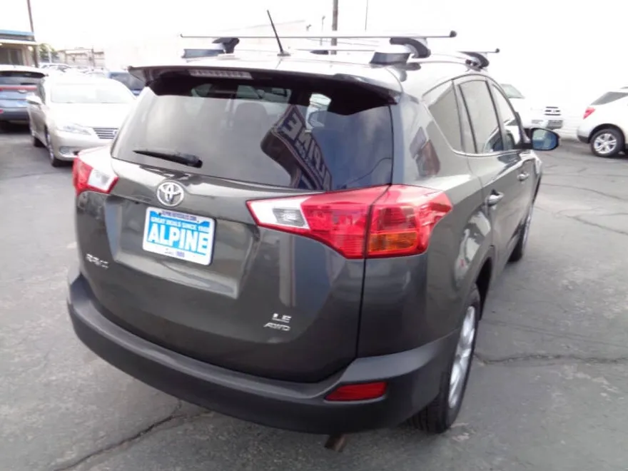 2013 Toyota RAV4 LE photo 1