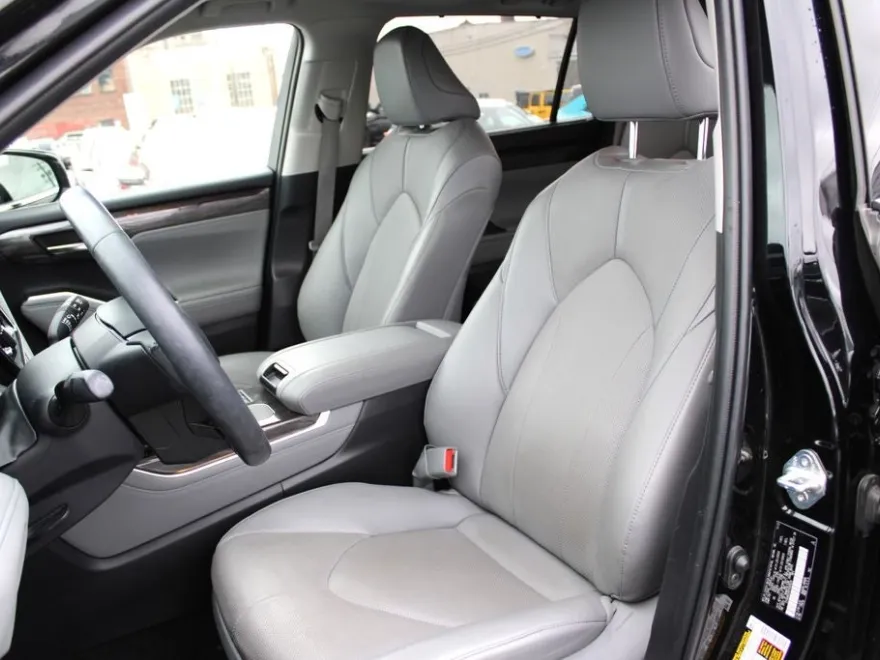 2023 Toyota Highlander Limited photo 1