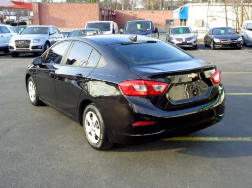 2018 Chevrolet Cruze LS photo 4