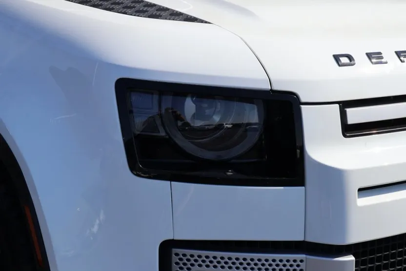 2020 Land Rover Defender 110 HSE photo 1
