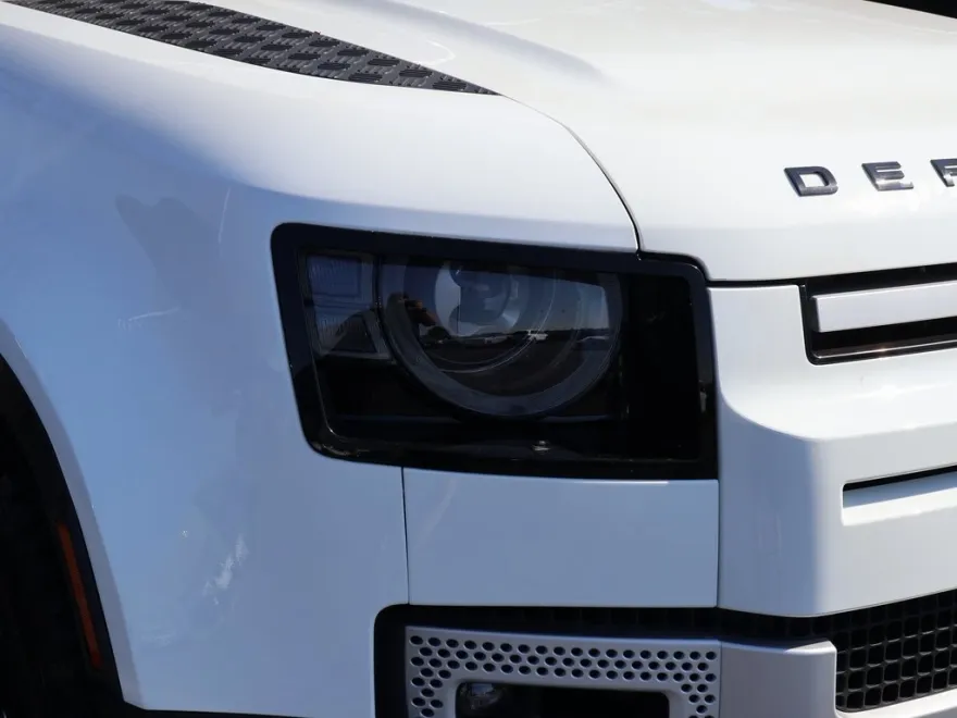 2020 Land Rover Defender 110 HSE photo 1