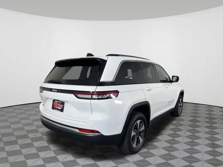 2022 Jeep Cherokee Limited 4xe photo 1