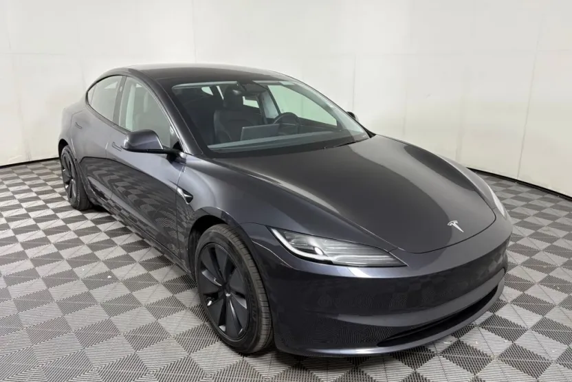 2025 Tesla Model 3 Long Range photo 1