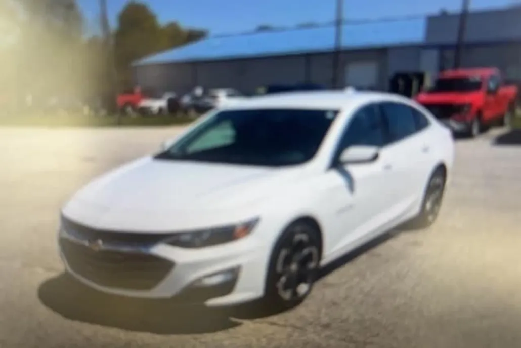 2022 Chevrolet Malibu 1LT photo 1