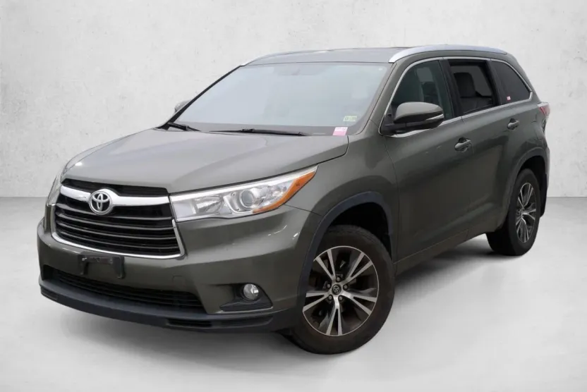 2016 Toyota Highlander XLE photo 1