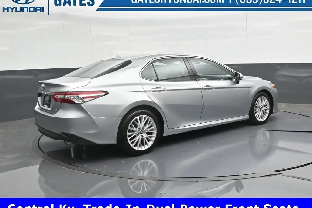 2020 Toyota Camry XLE photo 1