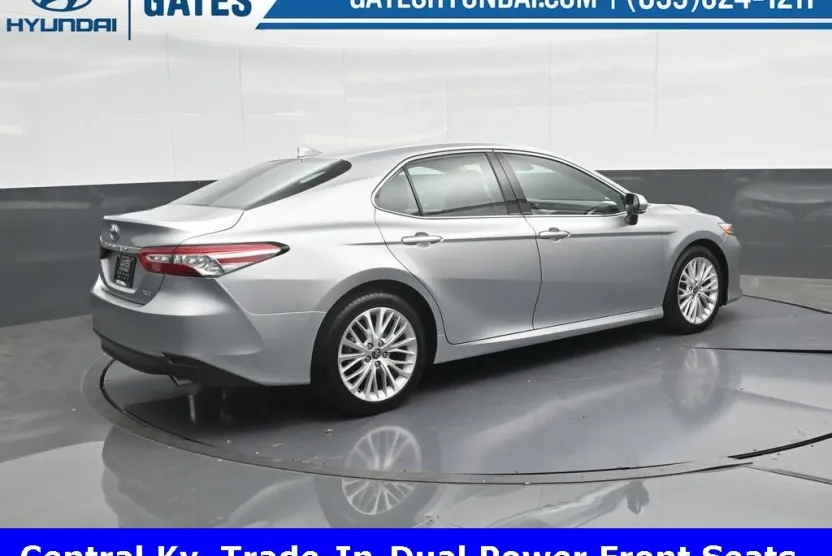 2020 Toyota Camry XLE photo 1