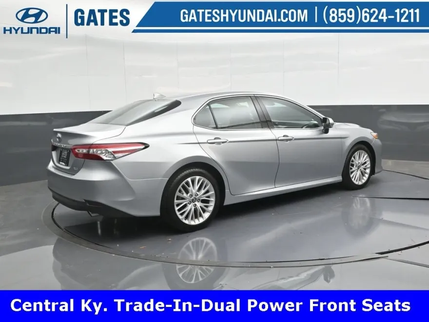 2020 Toyota Camry XLE photo 1