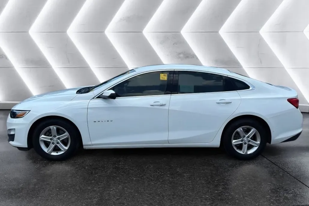 2020 Chevrolet Malibu LS photo 1