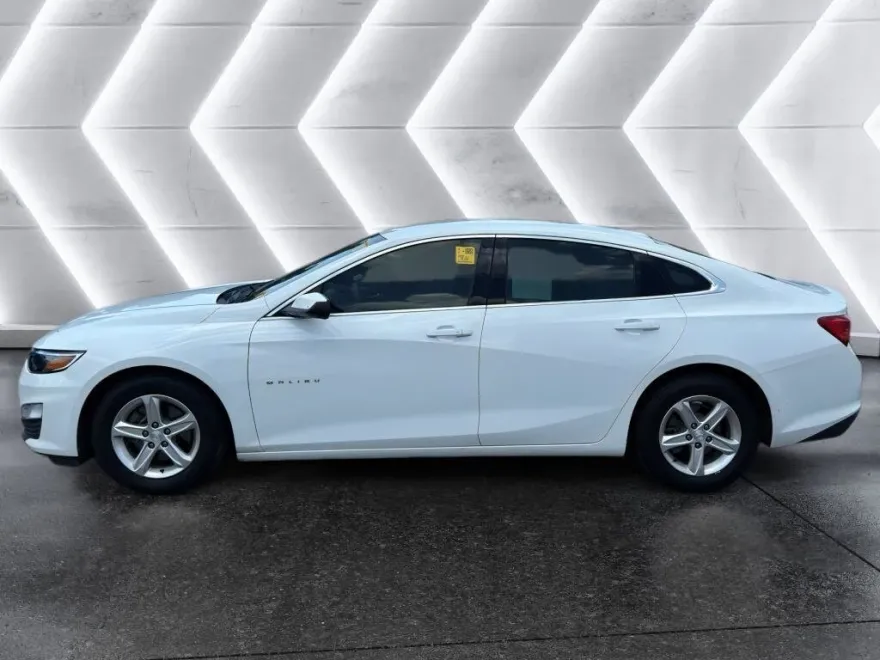 2020 Chevrolet Malibu LS photo 1