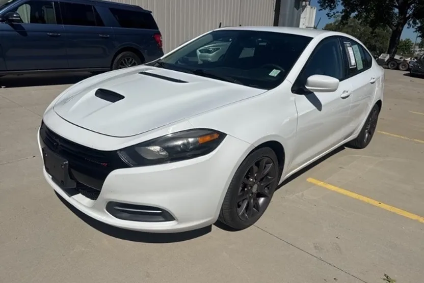 2016 Dodge Dart SXT photo 1