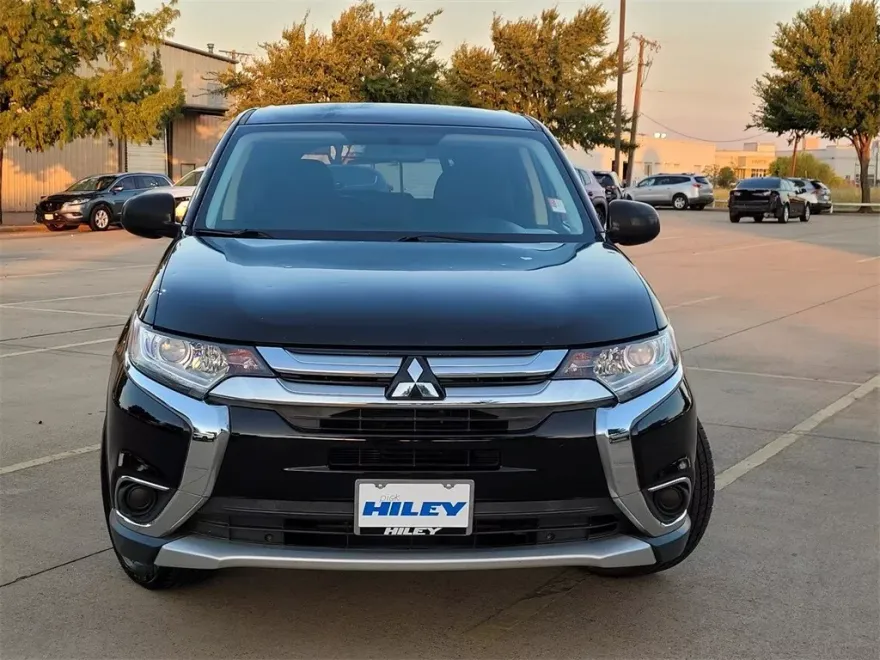 2016 Mitsubishi Outlander ES photo 1