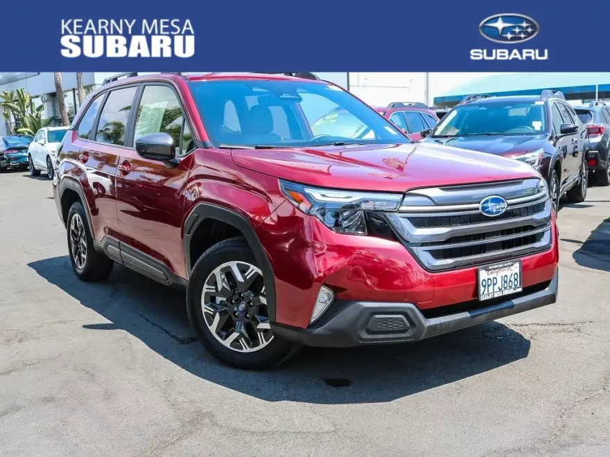 2025 Subaru Forester Premium Base photo 1