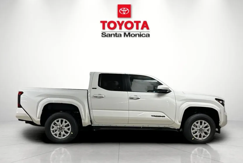 2025 Toyota Tacoma SR5 4x4 Double Cab photo 1
