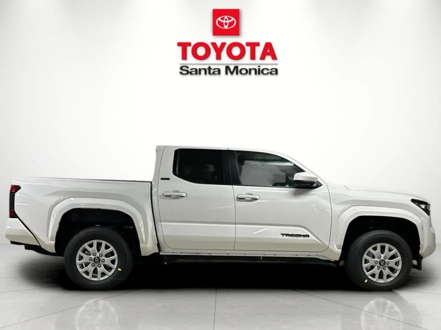 2025 Toyota Tacoma SR5 4x4 Double Cab photo 1
