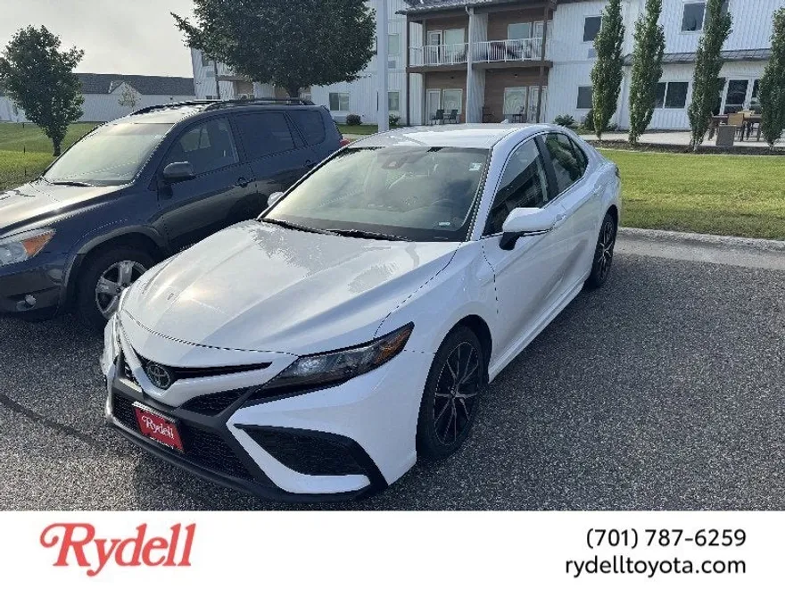 2023 Toyota Camry SE photo 1