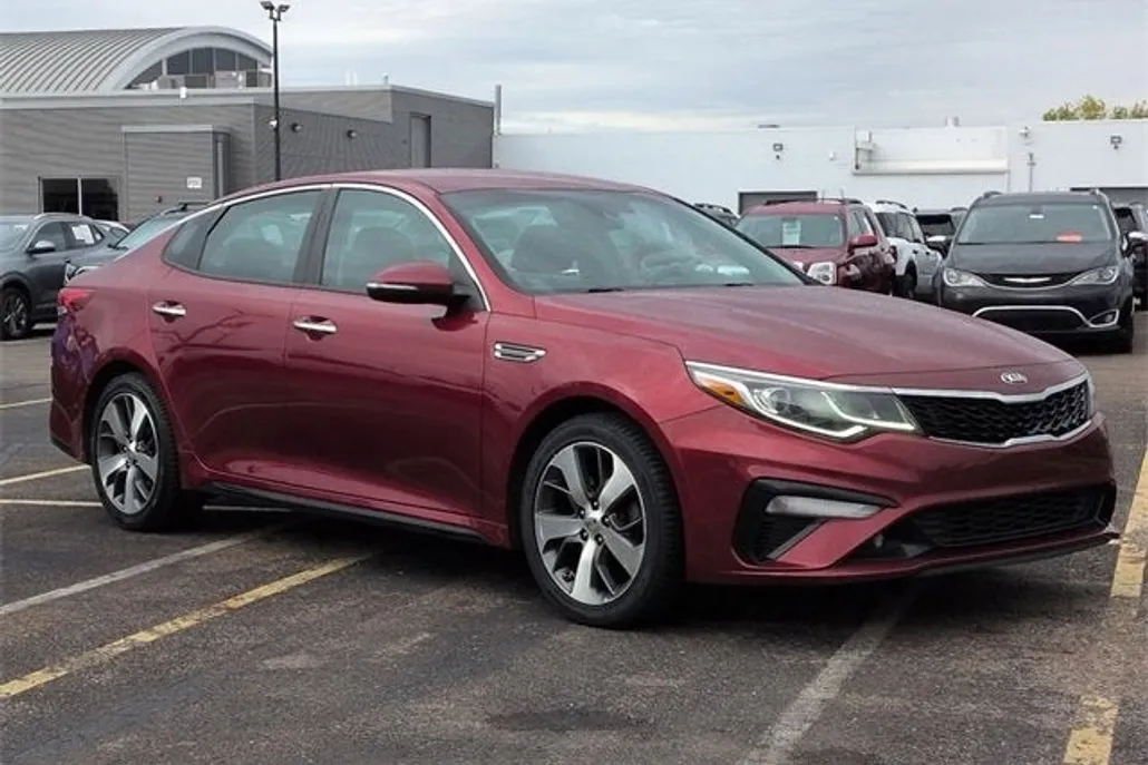2019 Kia Optima S photo 1