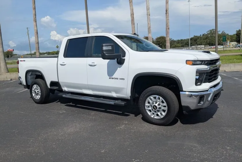 2024 Chevrolet Silverado 2500HD LT photo 1