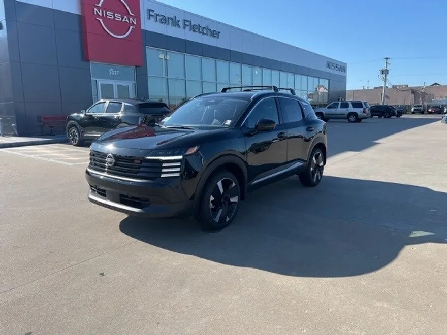 2025 Nissan Kicks SR photo 1