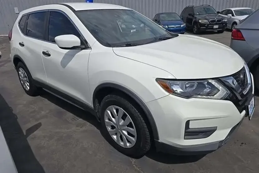 2020 Nissan Rogue S photo 1