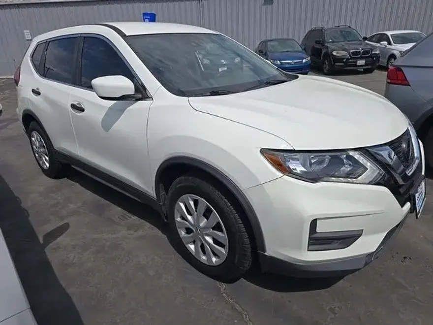 2020 Nissan Rogue S photo 1