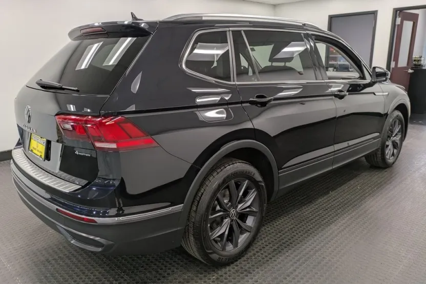 2022 Volkswagen Tiguan SE photo 1