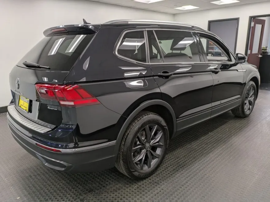2022 Volkswagen Tiguan SE photo 1