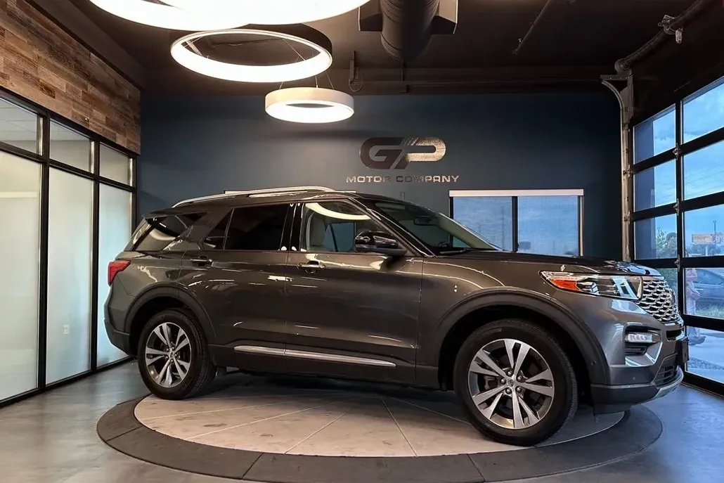 2020 Ford Explorer Platinum photo 1