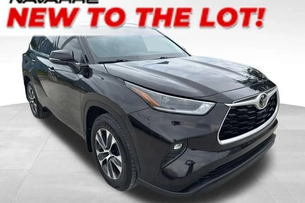 2021 Toyota Highlander XLE photo 1