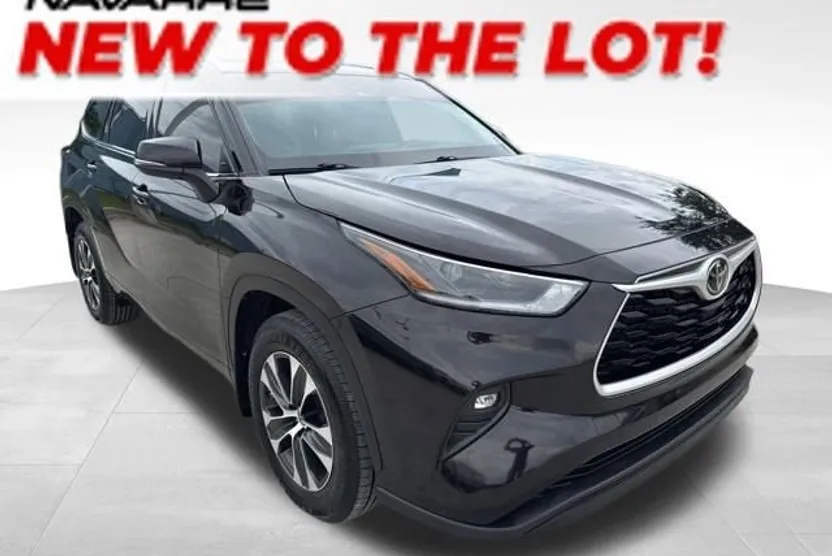 2021 Toyota Highlander XLE photo 1