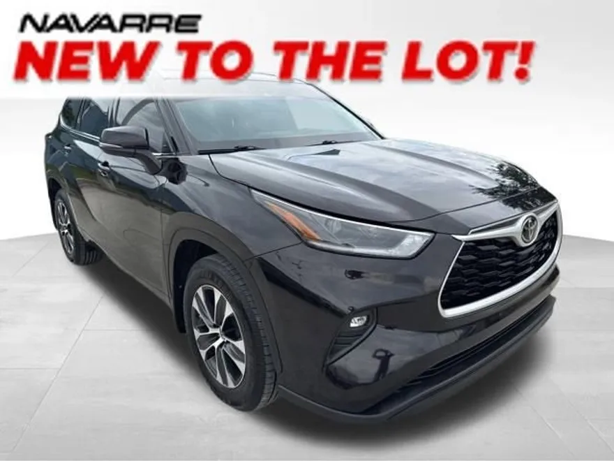 2021 Toyota Highlander XLE photo 1