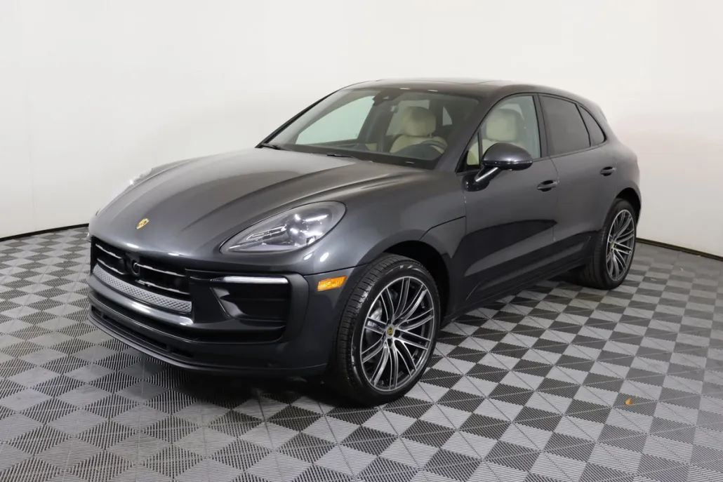 2025 Porsche Macan photo 1