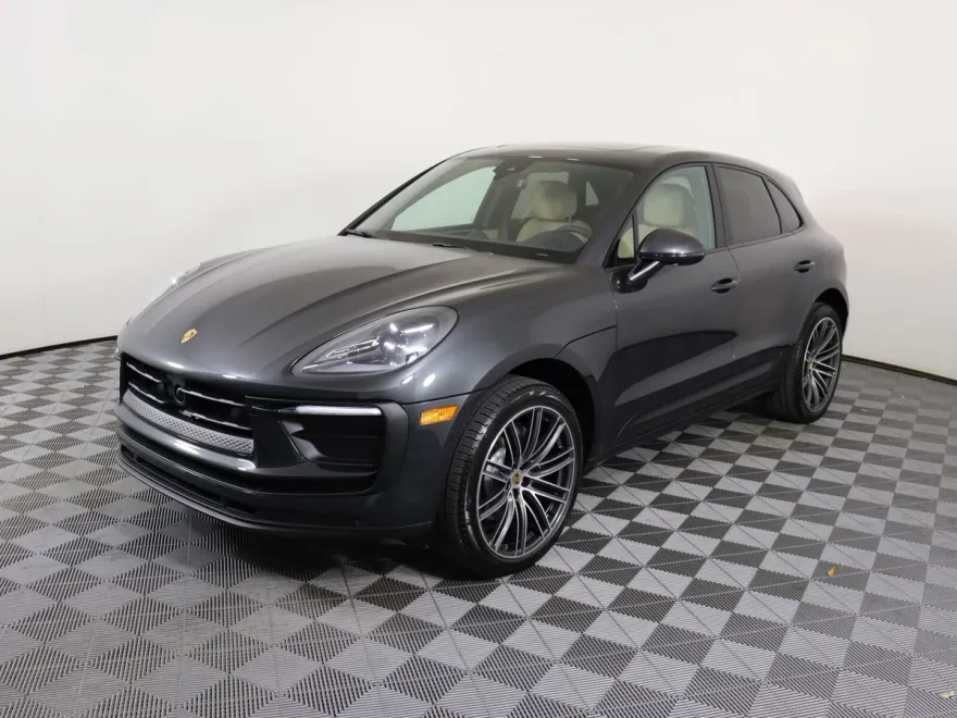 2025 Porsche Macan photo 1