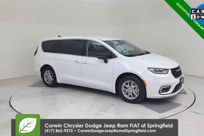 2024 Chrysler Pacifica Touring L photo 1
