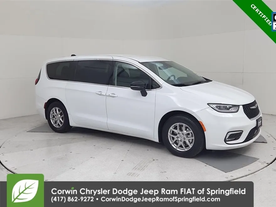 2024 Chrysler Pacifica Touring L photo 1